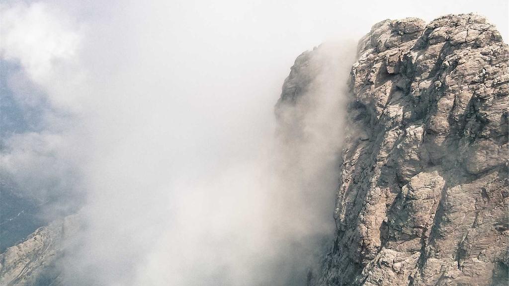 抗衰老全攻略：补水+烟酰胺+美容仪，科学组合逆转肌龄