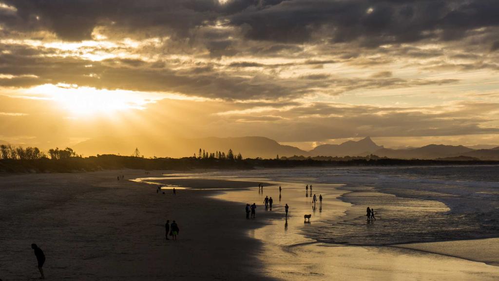 2024护肤必看！玻尿酸精华液排行+洁面乳推荐，科学护肤指南