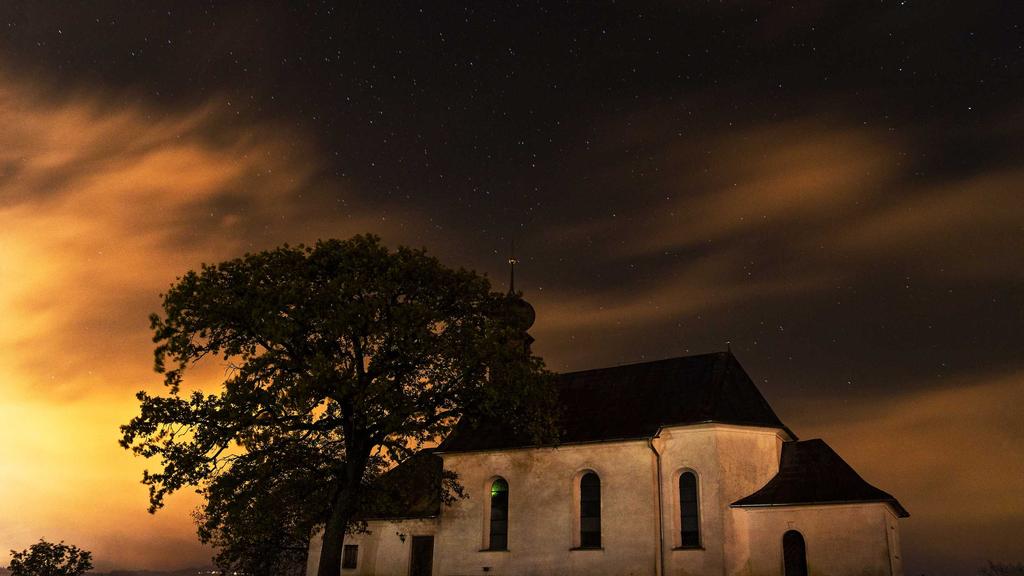 混合肌熬夜党必看！3款防晒霜实测：控油+修护一步到位