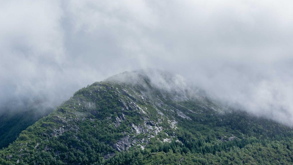 油性肌抗老指南：从洁面到法令纹淡化，科学护肤全攻略