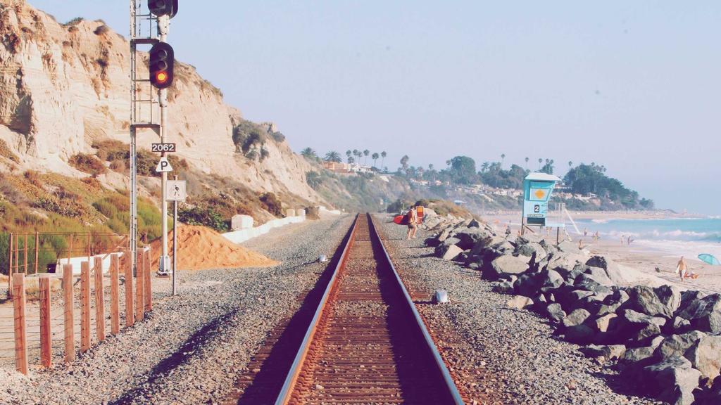 油皮抗老全攻略：洁面+壬二酸+控油，三步锁住年轻肌