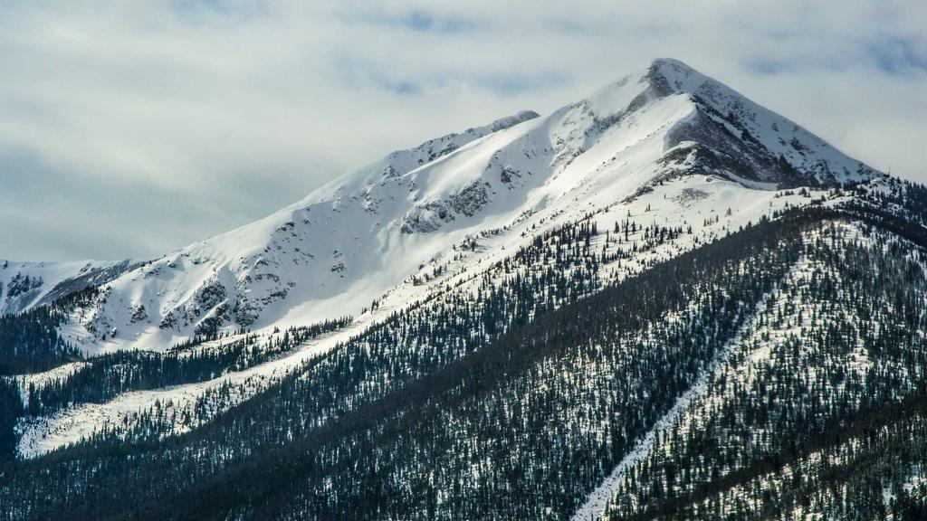 敏感肌抗皱紧致全攻略：科学修复屏障+玻尿酸锁水