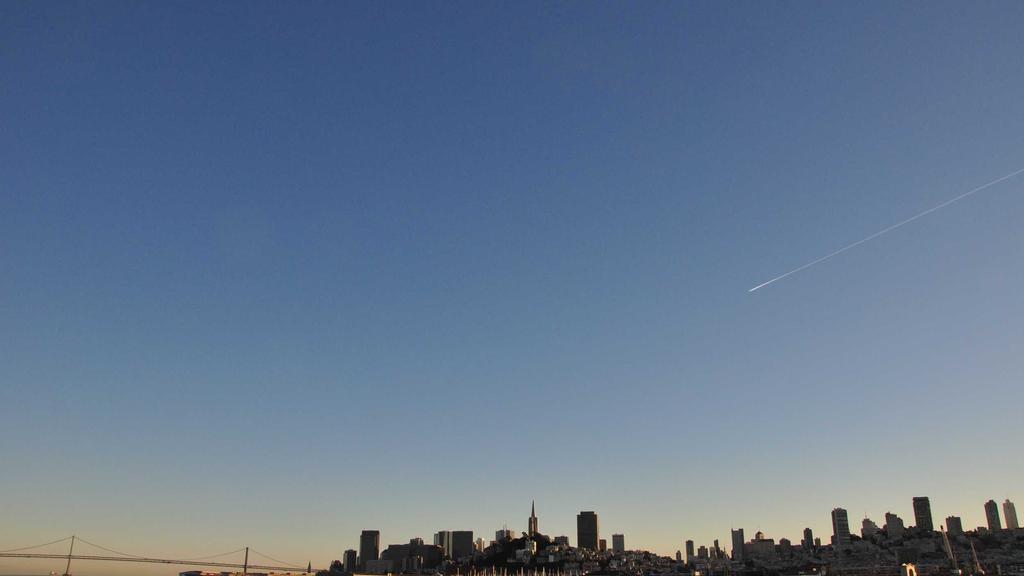 混合性肌肤男士必看：胶原蛋白如何拯救你的“外油内干”？