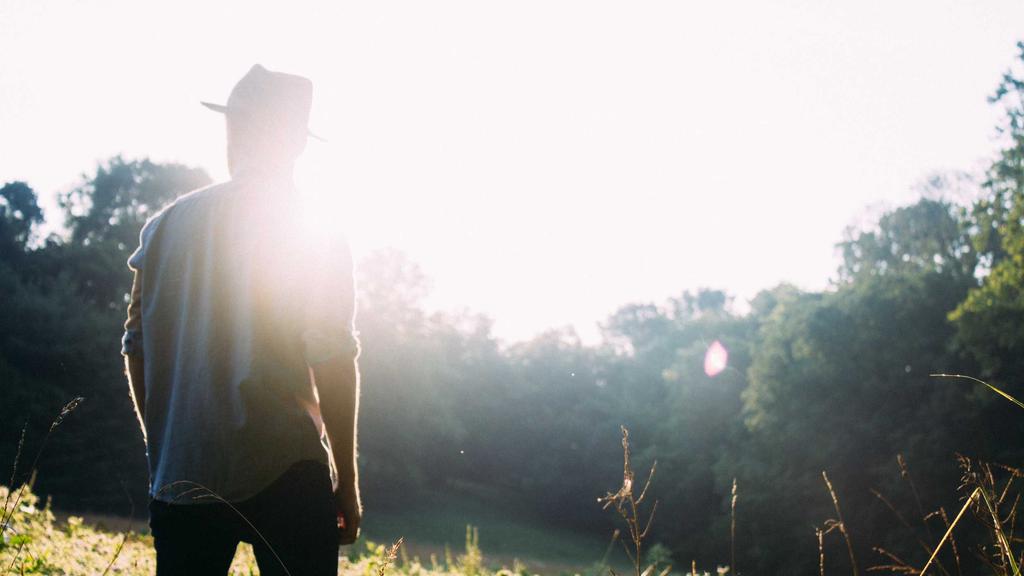 夏日抗老三件套：爽肤水+防晒+抗皱攻略，肌肤年轻不松懈