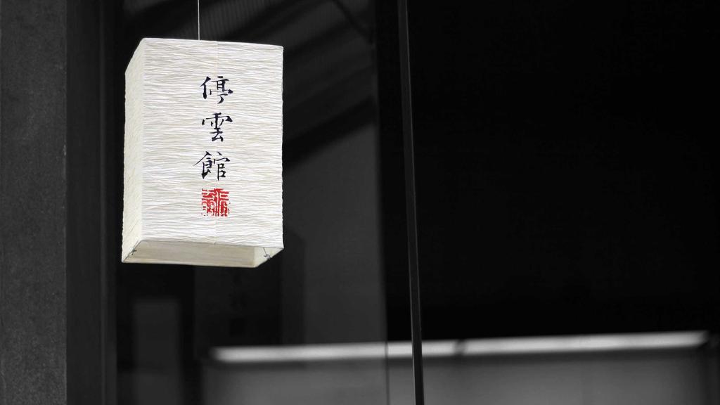 换季护肤全攻略：精华液+爽肤水黄金组合，稳住肌肤状态